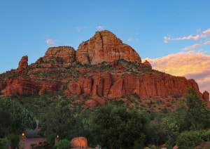 Горный пейзаж и ясное небо